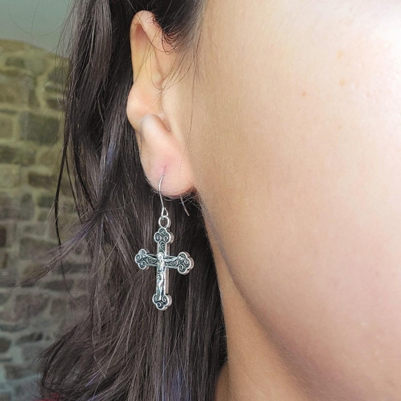 New Pair of Ornate Crucifix Cross Earrings - Picture 7 of 8